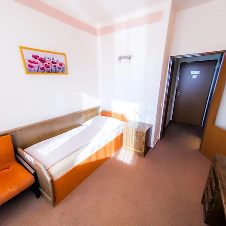 Hotel Vsacan Всетин Экстерьер фото